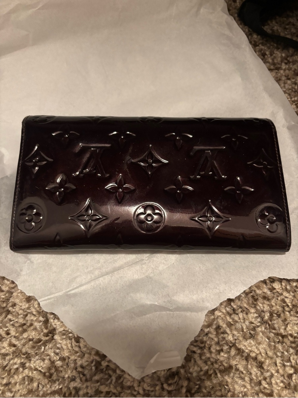 Louis Vuitton Amarante Vernis Patent Monogram Sara Envelope Wallet - Picture 13 of 14